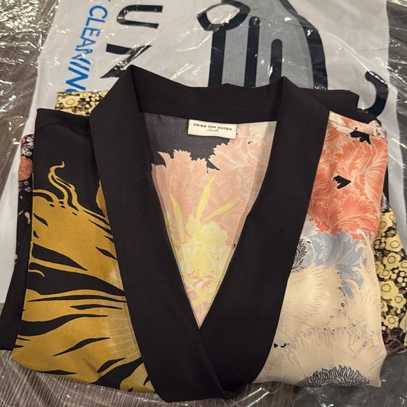 ✅SOLD✅💮🪷Silk Dries Van Noten side tie jacket robe floral print small - Picture 17 of 17